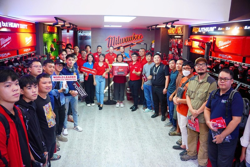 Hình ảnh hoạt động cửa hàng Hoàng Long Vũ